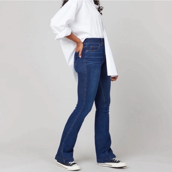 Spanx High Rise Flare Boot Cut Jeans in Midnight Dark Wash Shade Size S Long - Picture 2 of 8